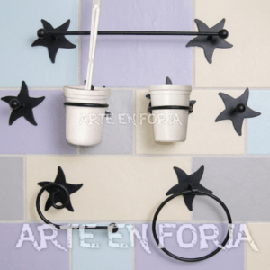 Juego de accesorios de baño en forja modelo Estrella fabricado en hierro por los maestros artesanos de ARTE EN FORJA.