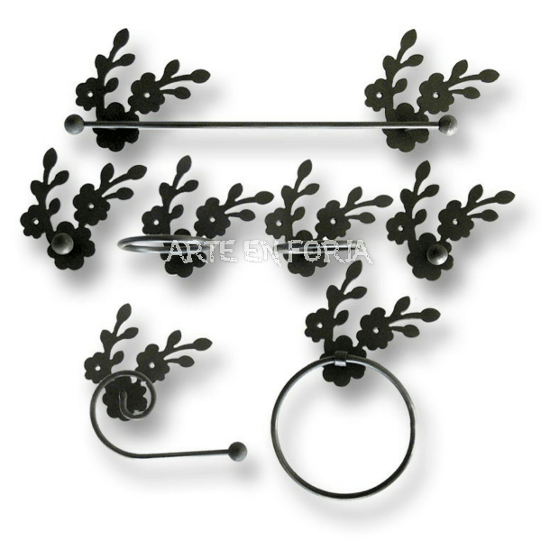 Juego de accesorios de baño en hierro forjado modelo Florecillas de Arte en Forja.