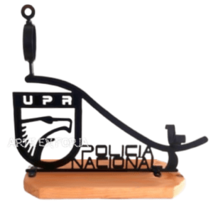con el emblema de la UPR