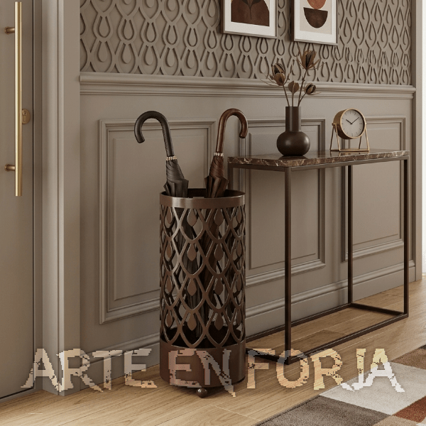 Paragüero de forja artesanal modelo Lágrima con plato recoge-aguas de ARTE EN FORJA.