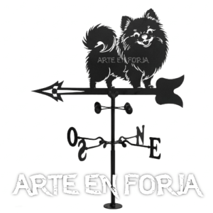 Veleta de hierro pomerania en color negro con la silueta de un perro spitz pomerania sobre la flecha de los puntos cardinales.